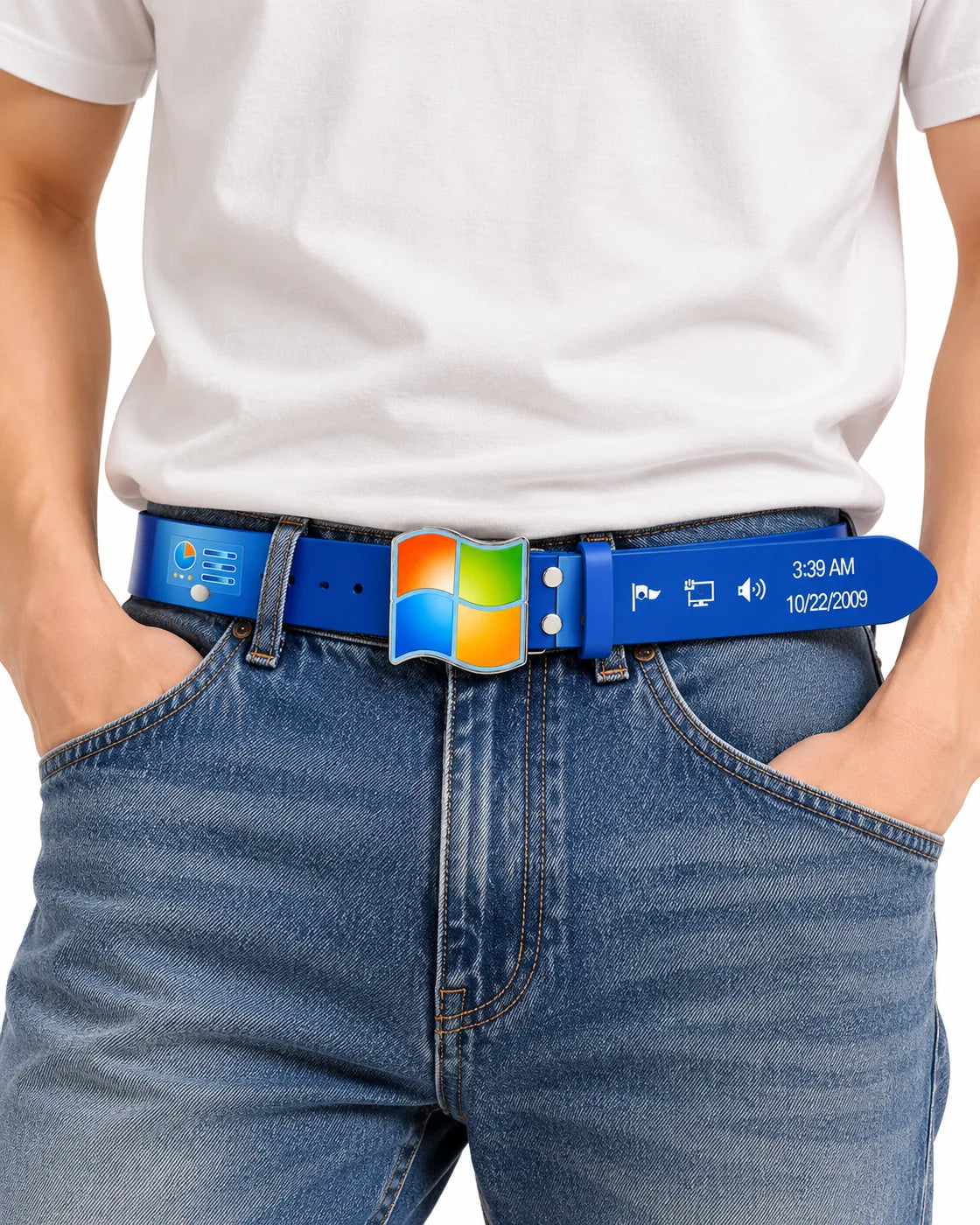 RetrobeltXP Belt puesto con vaqueros y camiseta blanca